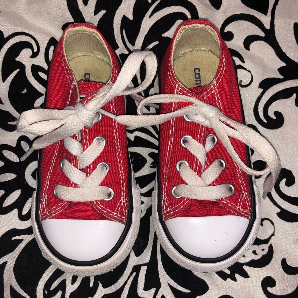 RED CONVERSE